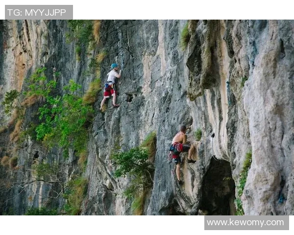 攀岩新手必看:从零基础到高手的全面入门指南与技巧分享 攀岩新手必看:从零基础到高手的全面入门指南与技巧分享