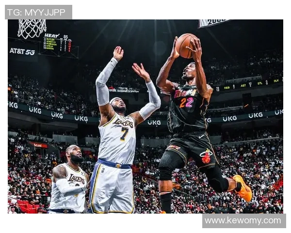 湖人对决热火全场精彩回顾与赛后分析，谁能笑到最后