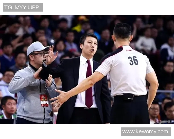 李根的篮球之路：从青涩少年到CBA明星的奋斗历程与心路历程