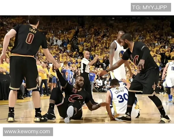 2017新赛季骑士与勇士的巅峰对决展现篮球魅力与团队精神的完美结合 2017新赛季骑士与勇士的巅峰对决展现篮球魅力与团队精神的完美结合