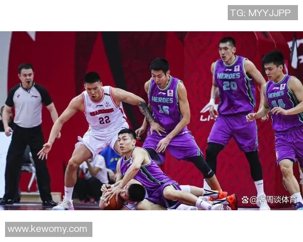 中国男篮挑战灰熊队全力以赴争夺胜利展现篮球魅力与团队精神 中国男篮挑战灰熊队全力以赴争夺胜利展现篮球魅力与团队精神