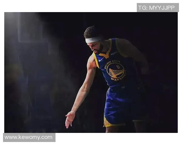 克莱汤普森：勇士队的三分射手与不屈精神的象征