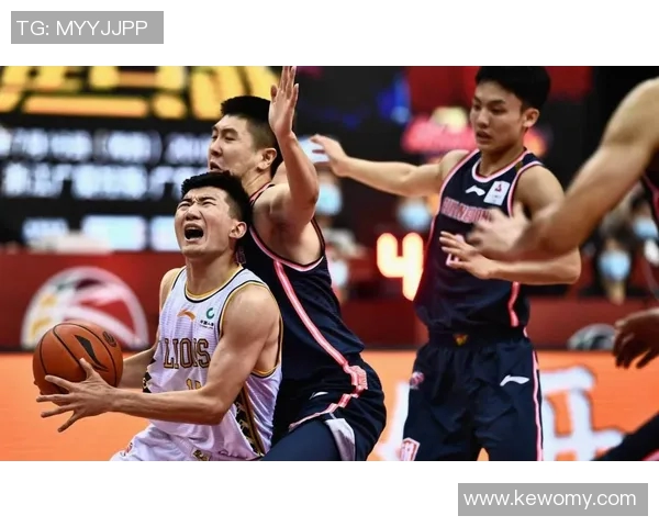 山东高速男篮迎战广厦队争夺CBA季后赛关键胜利的精彩对决 山东高速男篮迎战广厦队争夺CBA季后赛关键胜利的精彩对决