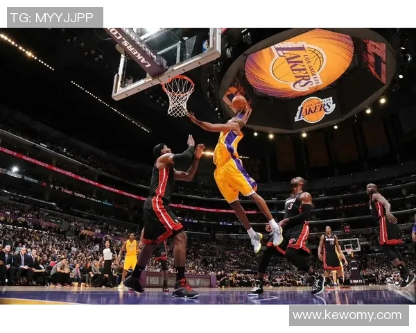 总统与篮球明星的传奇交汇：从白宫到赛场的荣耀与挑战